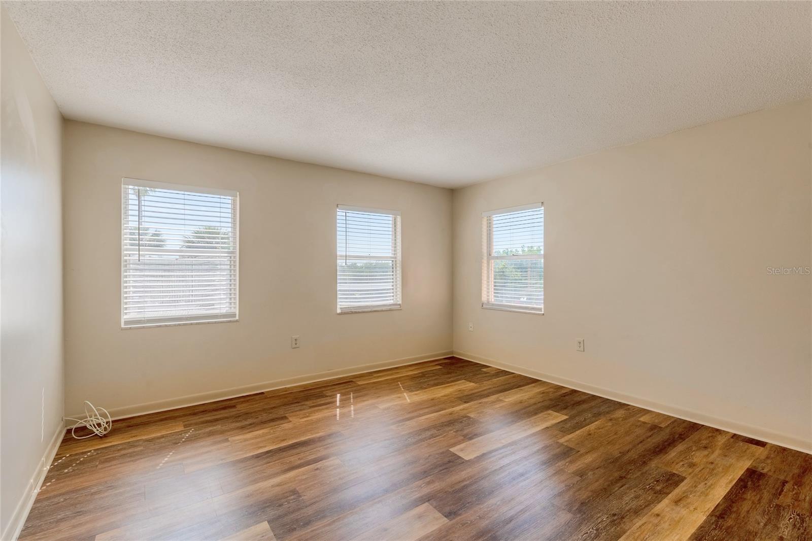 Listing photo id 12 for 7011 Place De La Paix  2a