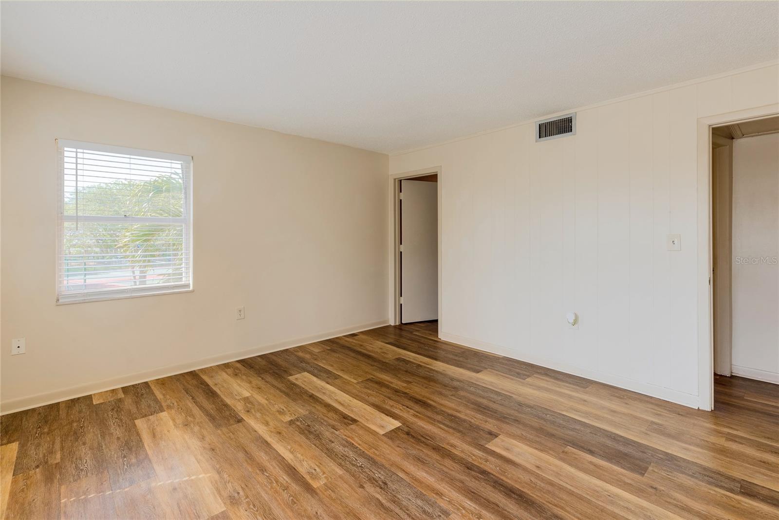 Listing photo id 13 for 7011 Place De La Paix  2a