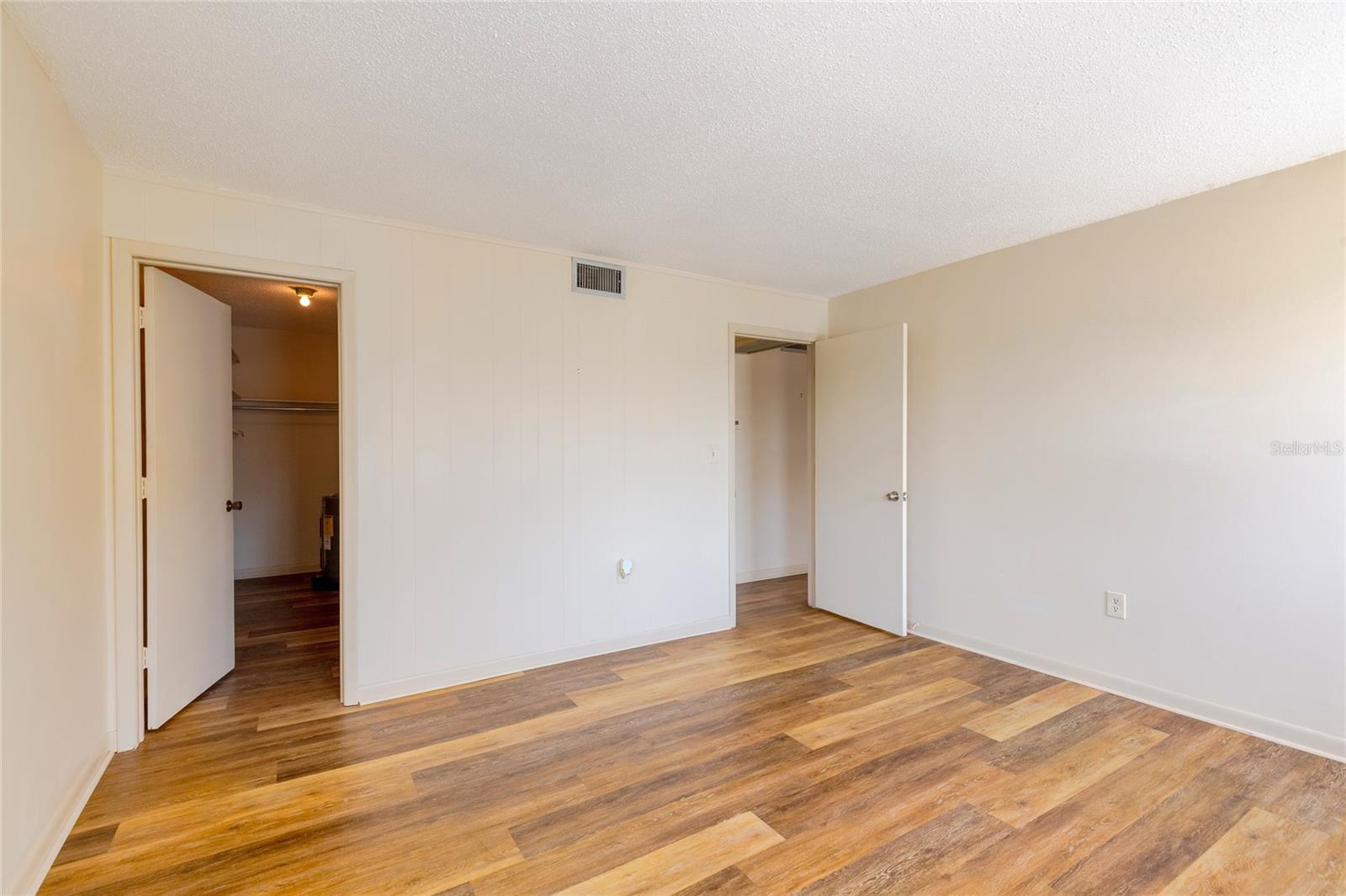Listing photo id 14 for 7011 Place De La Paix  2a