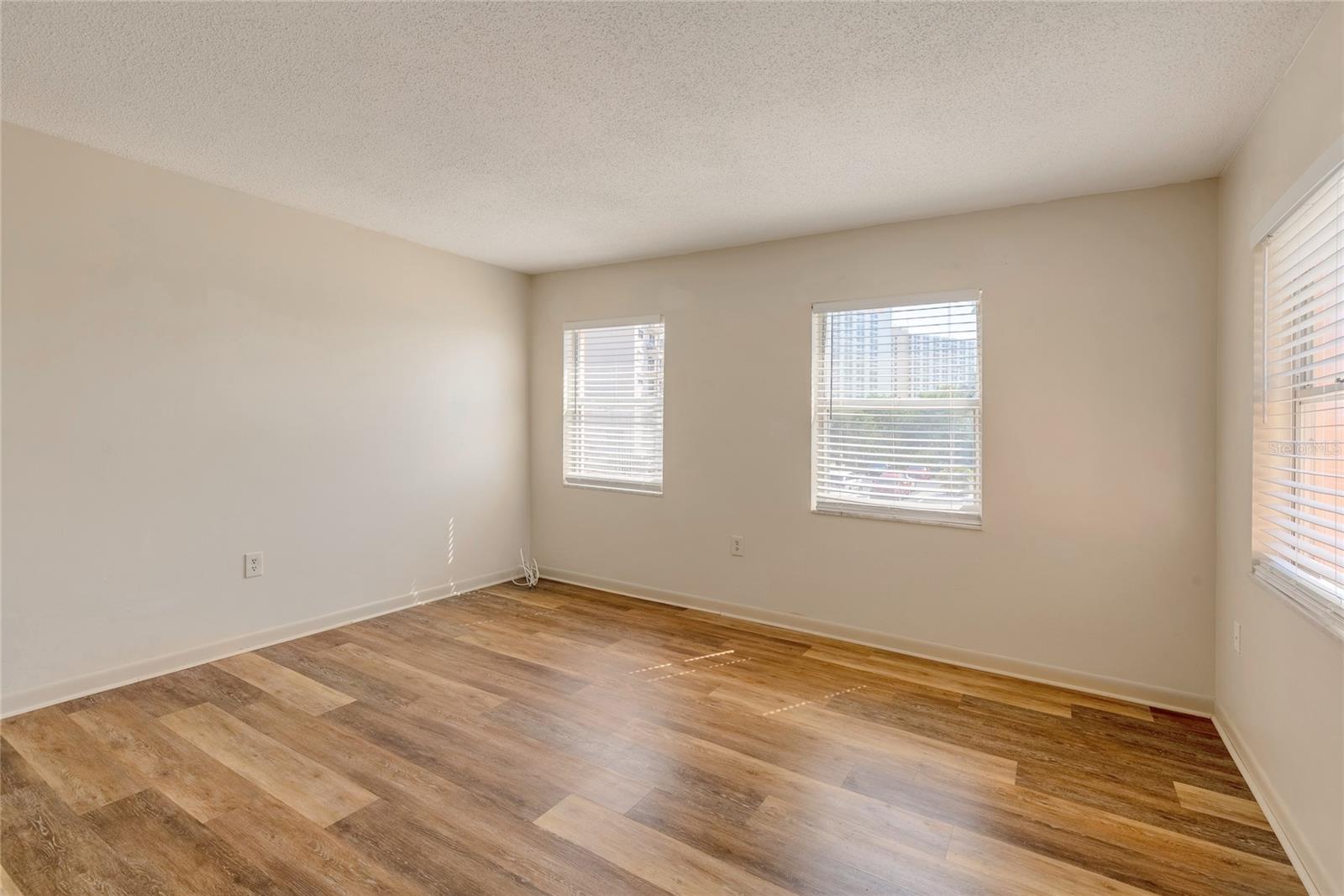 Listing photo id 15 for 7011 Place De La Paix  2a