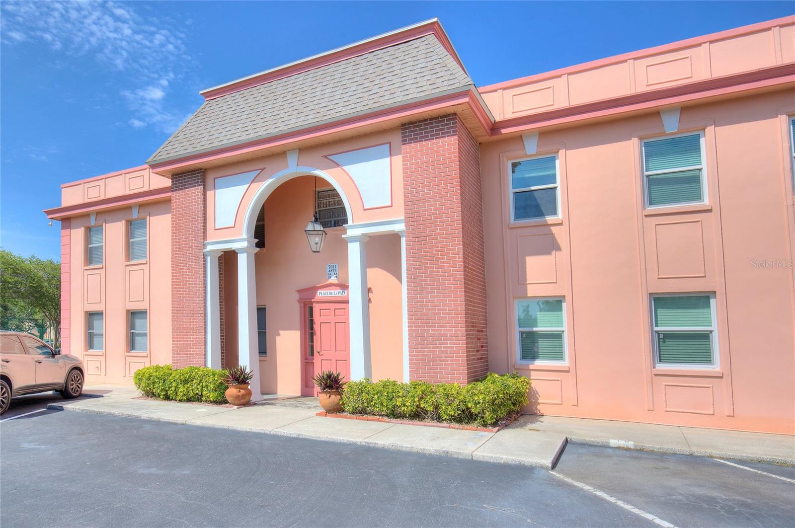 Listing photo id 20 for 7011 Place De La Paix  2a
