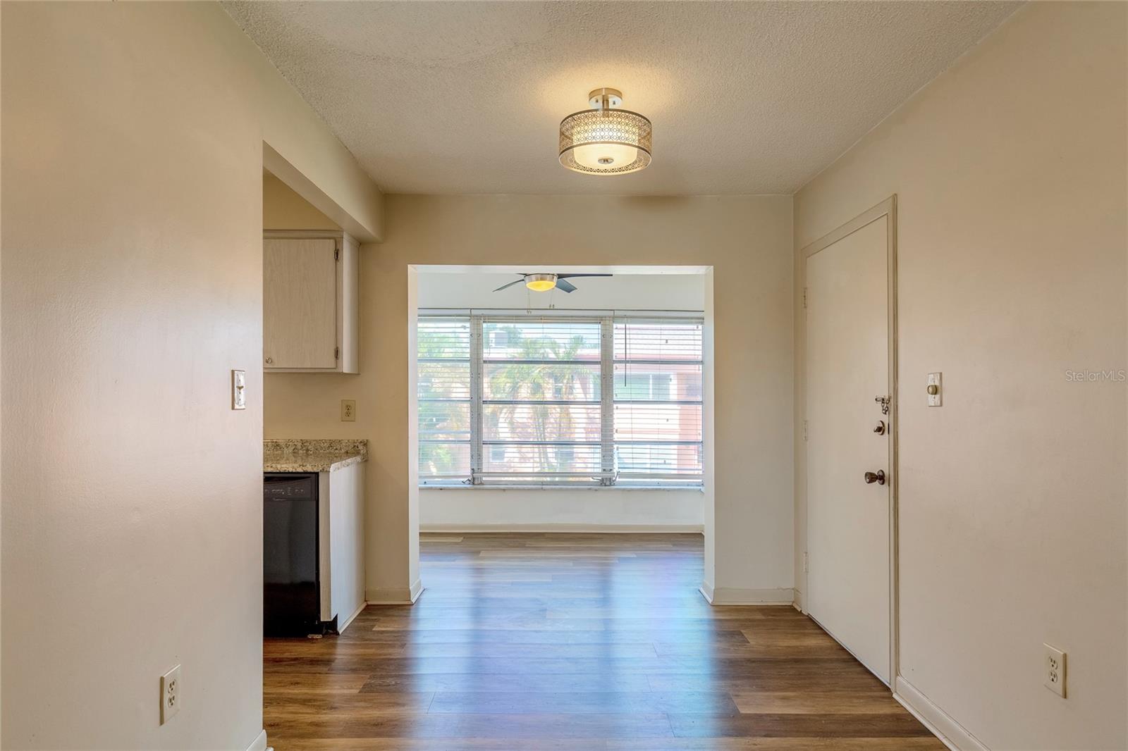 Listing photo id 3 for 7011 Place De La Paix  2a