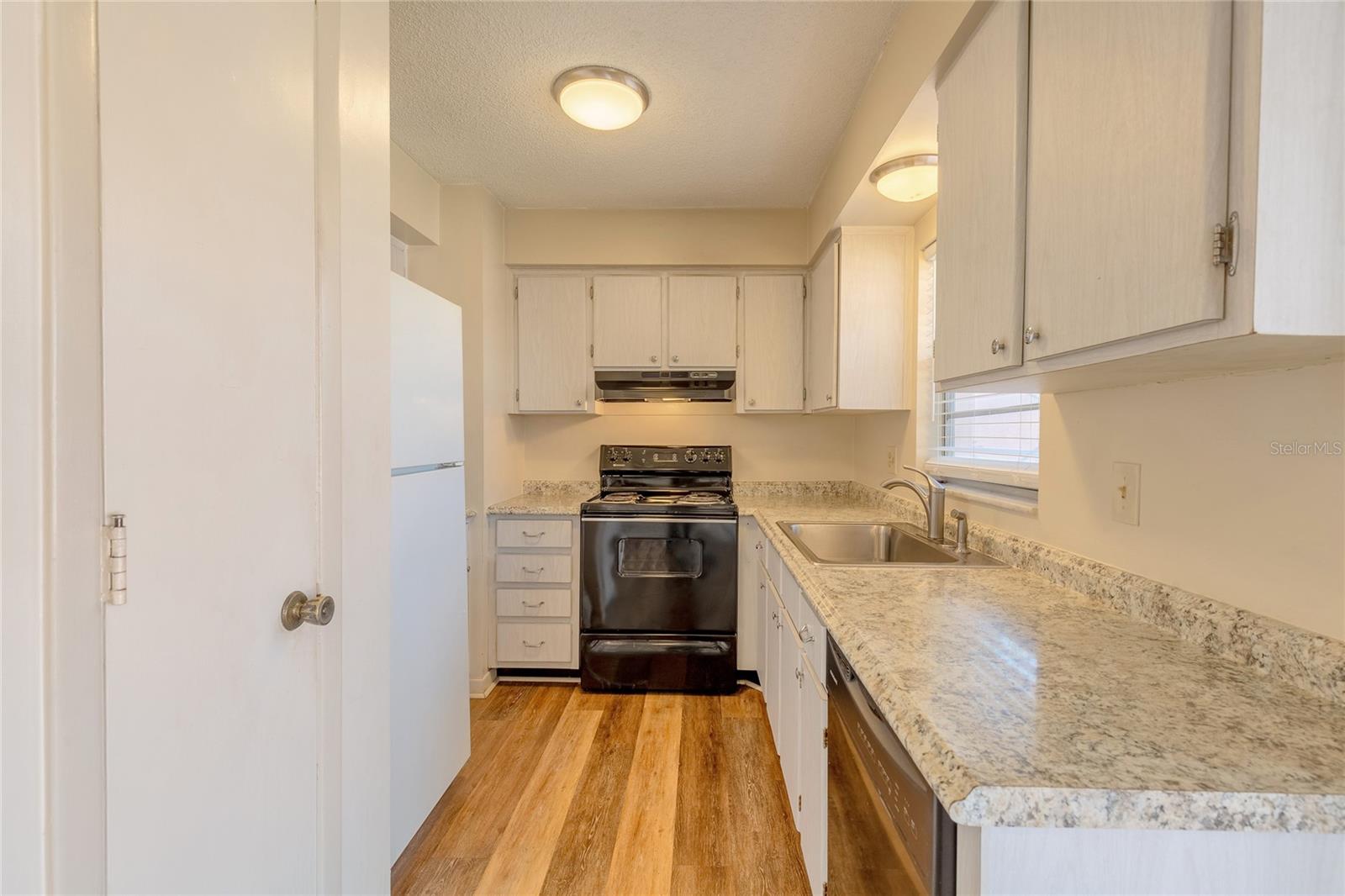 Listing photo id 6 for 7011 Place De La Paix  2a