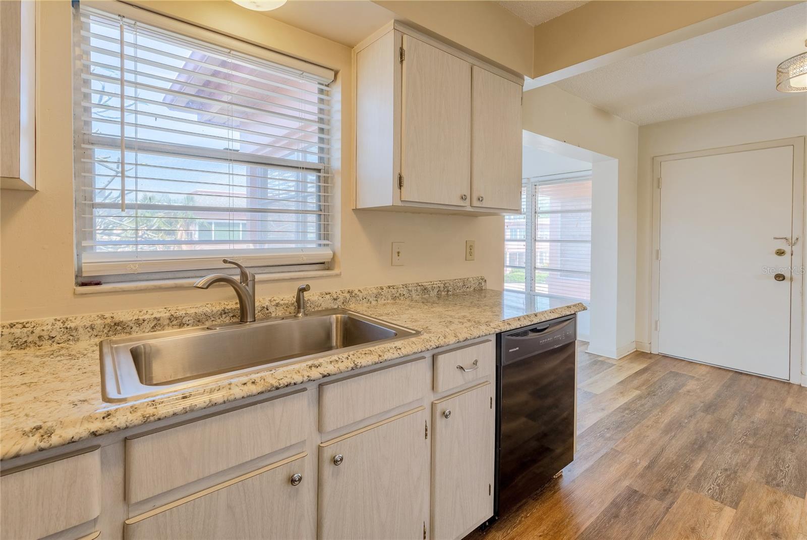 Listing photo id 7 for 7011 Place De La Paix  2a
