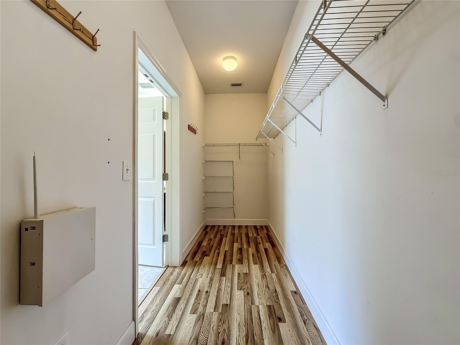 Listing photo id 10 for 1027 Orca Court