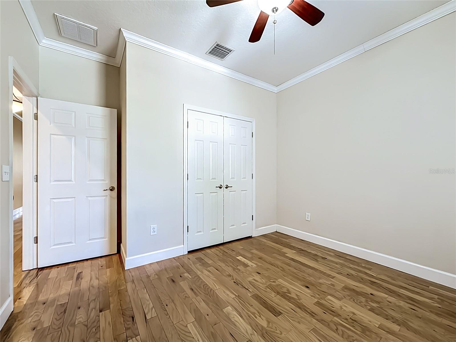 Listing photo id 17 for 1027 Orca Court