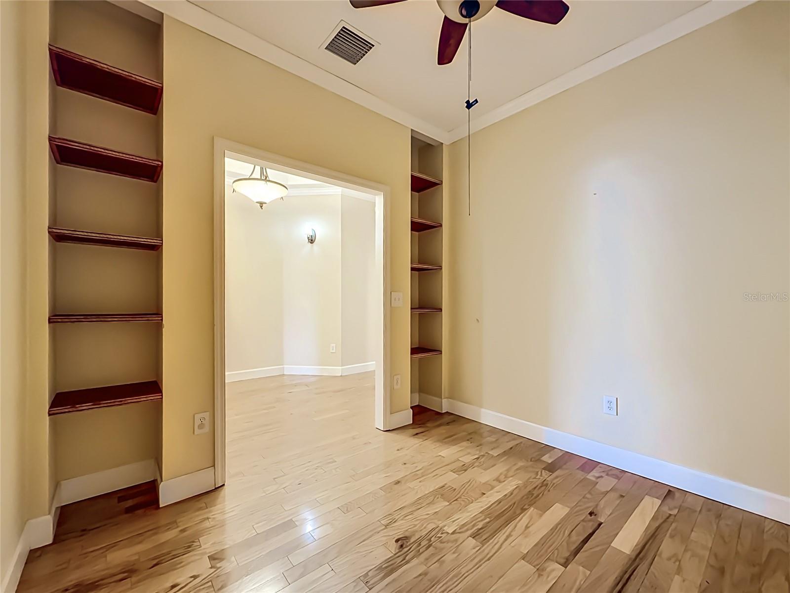 Listing photo id 21 for 1027 Orca Court