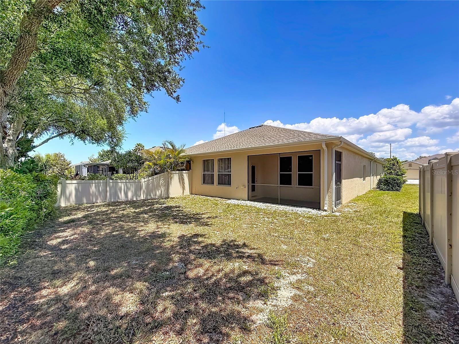 Listing photo id 2 for 1027 Orca Court