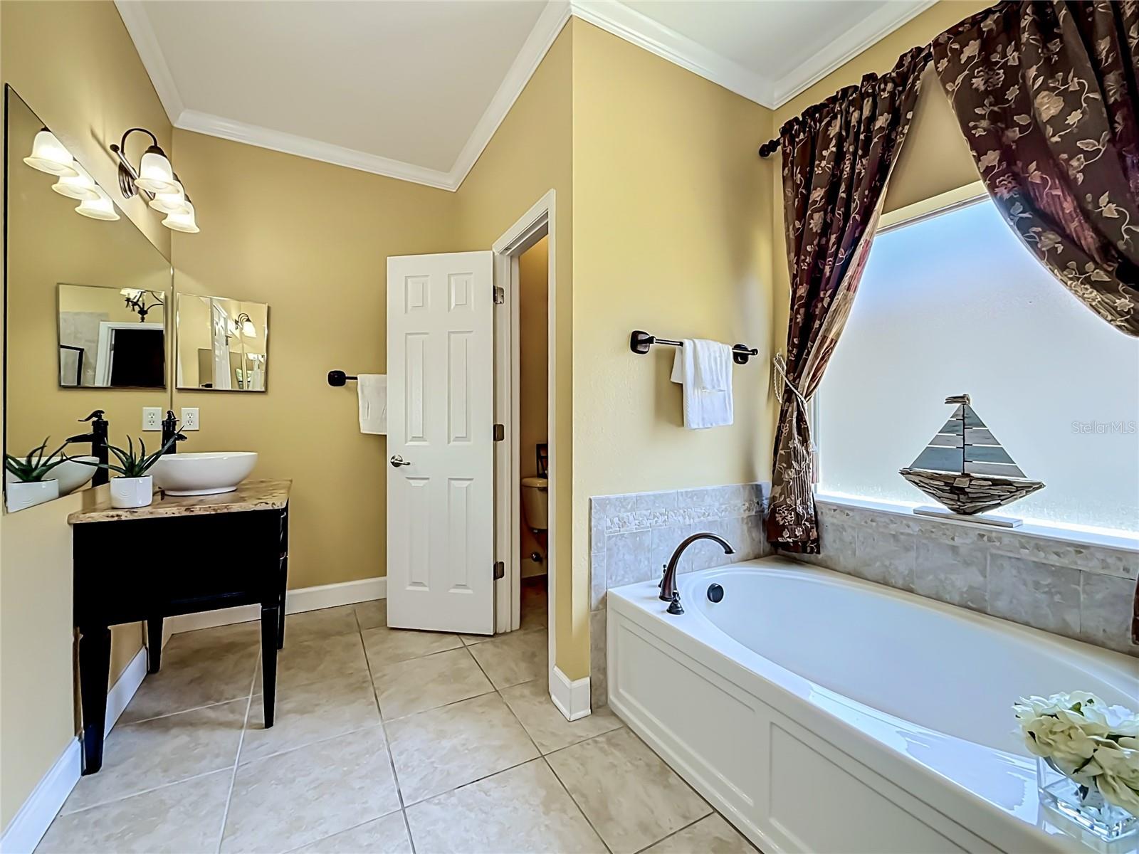 Listing photo id 53 for 1027 Orca Court