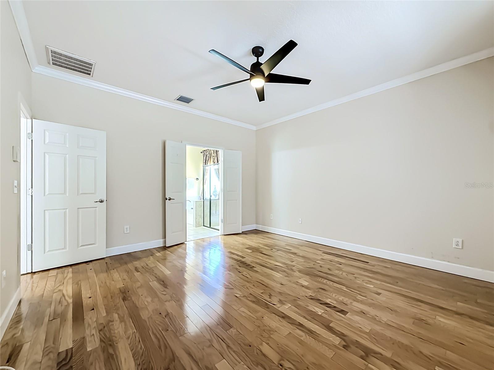 Listing photo id 59 for 1027 Orca Court