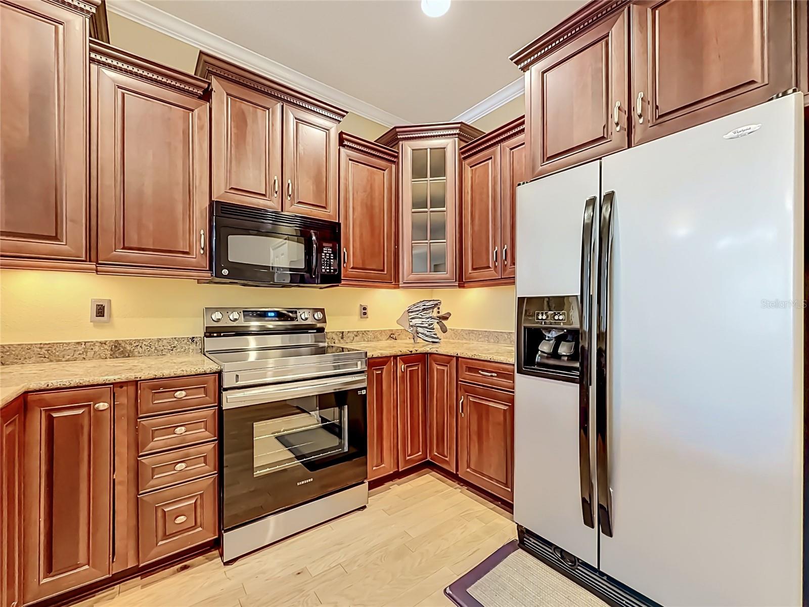 Listing photo id 5 for 1027 Orca Court