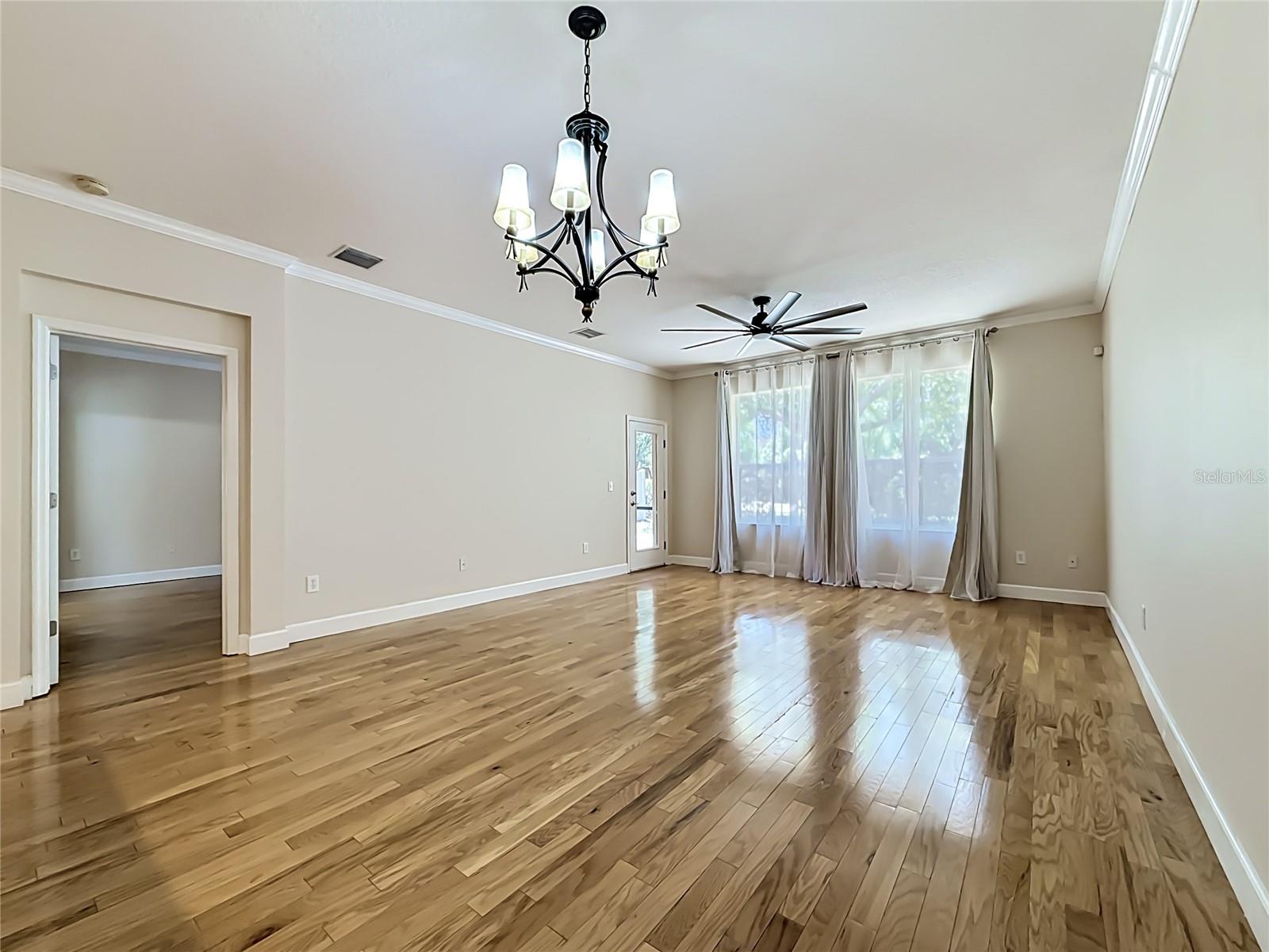 Listing photo id 6 for 1027 Orca Court