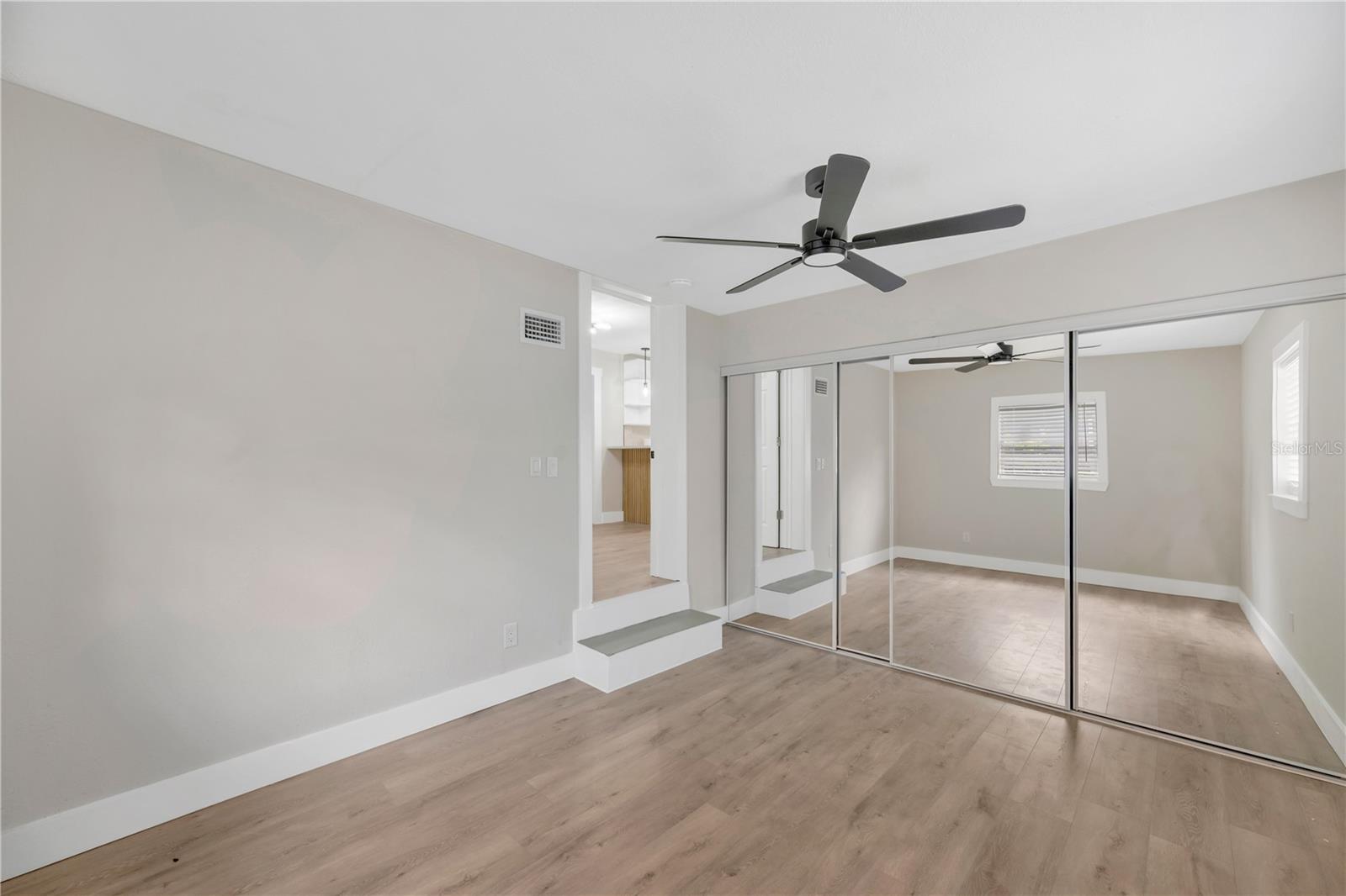 Listing photo id 11 for 3206 24th Avenue