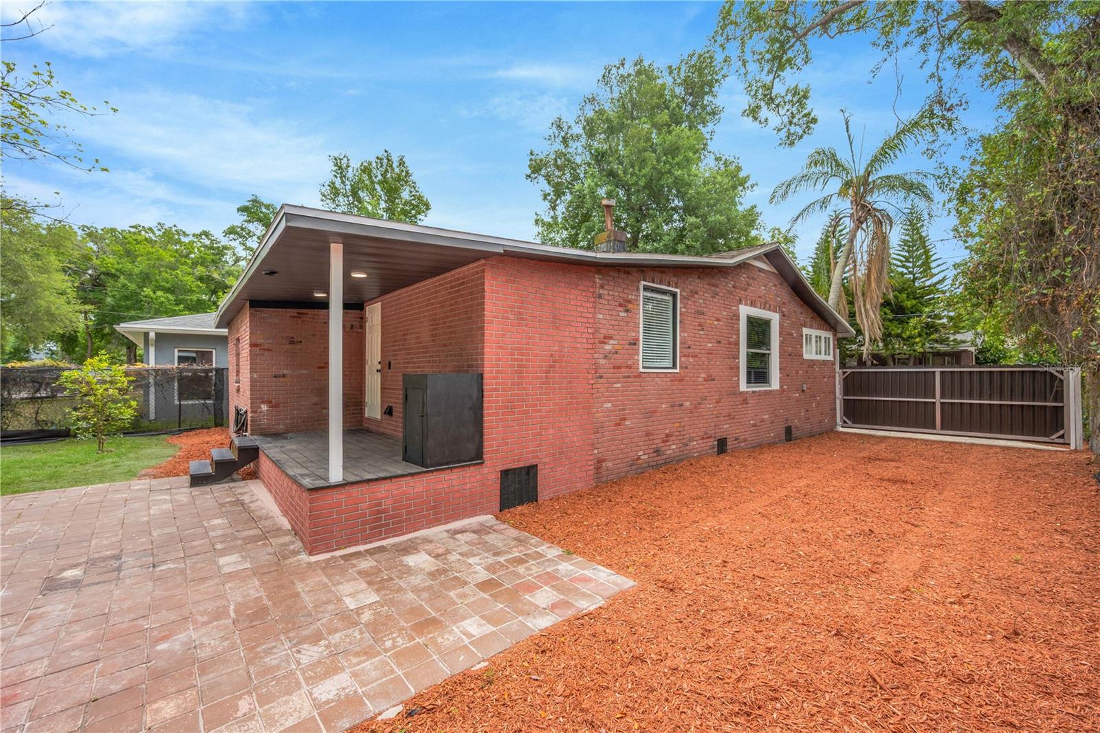 Listing photo id 12 for 3206 24th Avenue