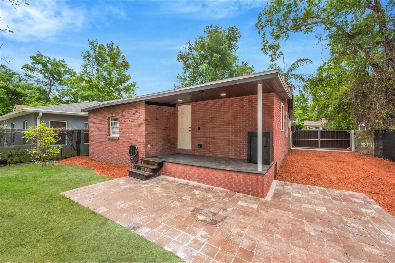 Listing photo id 14 for 3206 24th Avenue