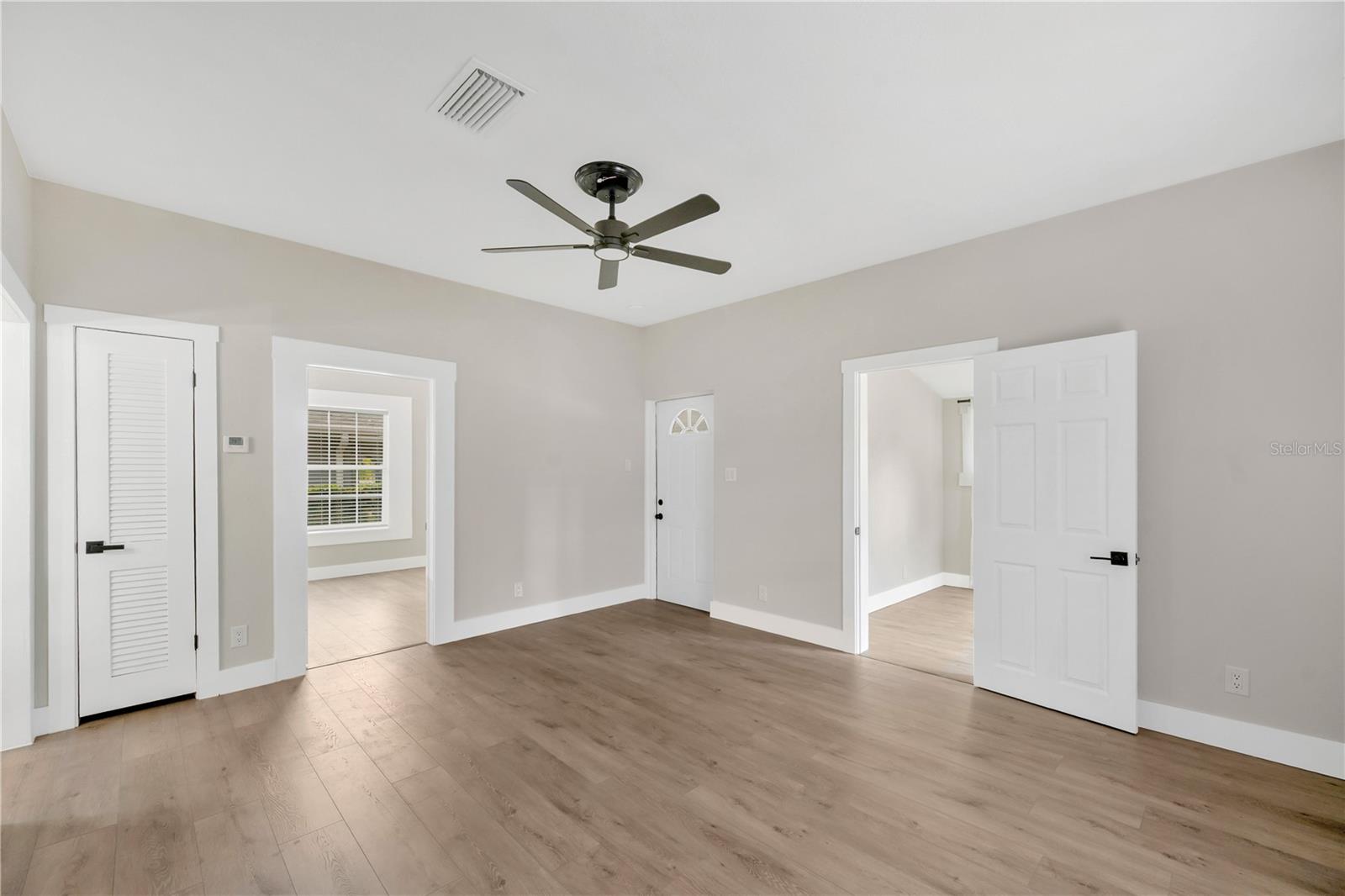 Listing photo id 2 for 3206 24th Avenue