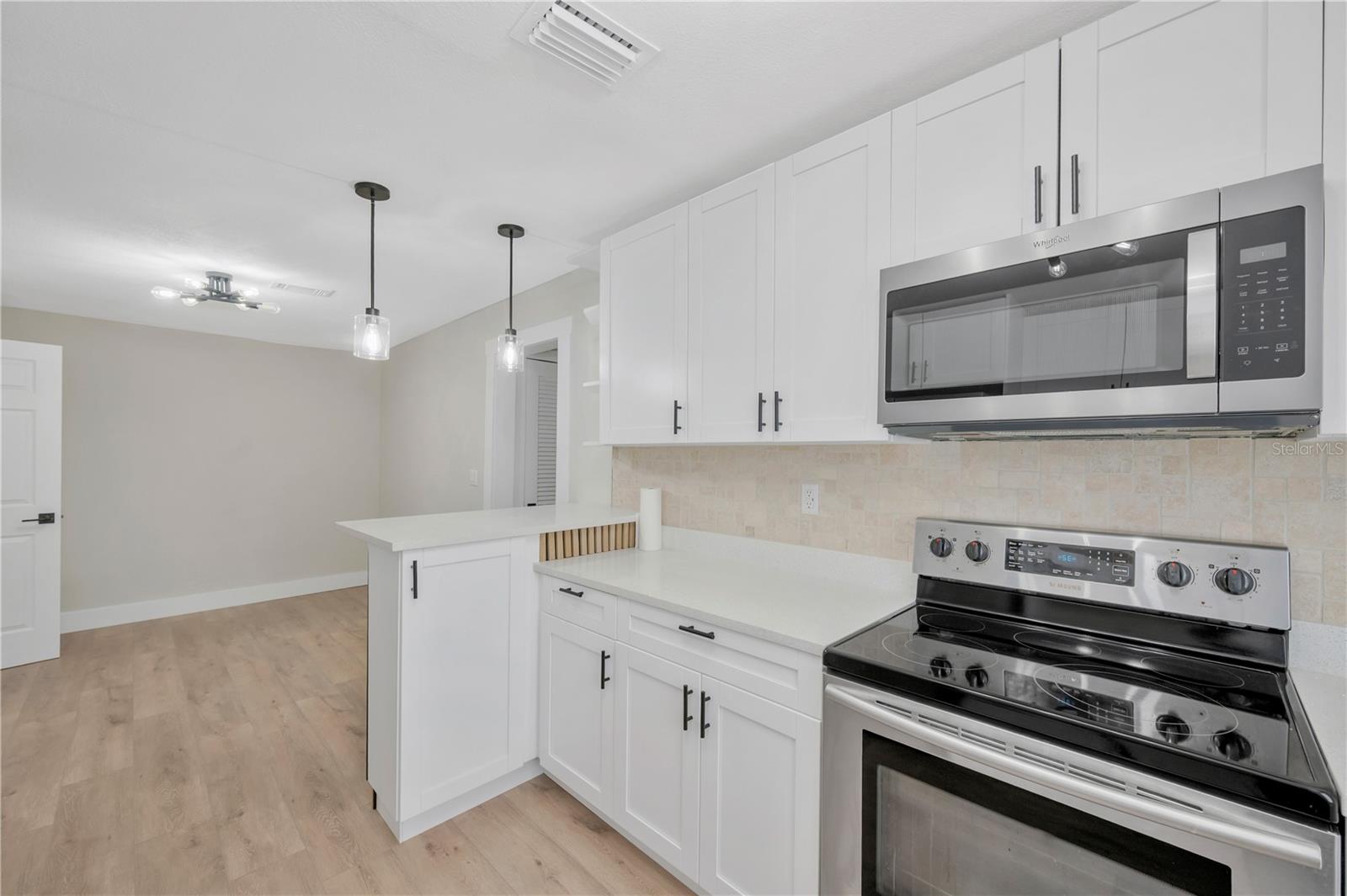 Listing photo id 7 for 3206 24th Avenue