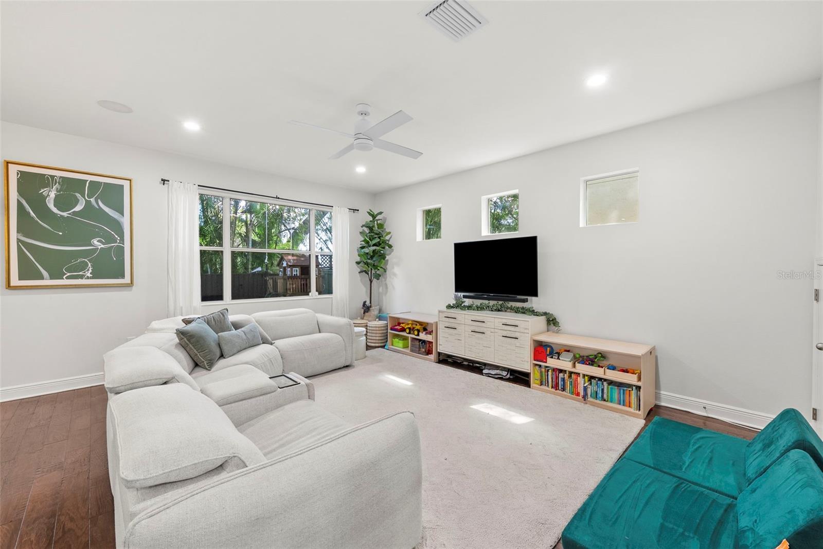 Image 15 of 55 For 3401 Oakellar Avenue