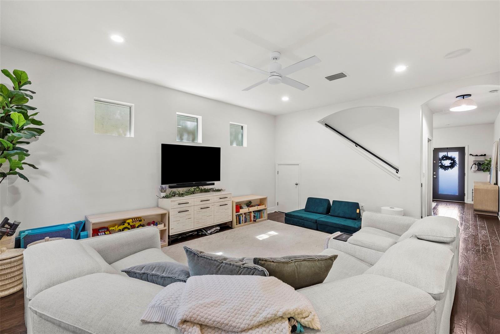 Image 17 of 55 For 3401 Oakellar Avenue