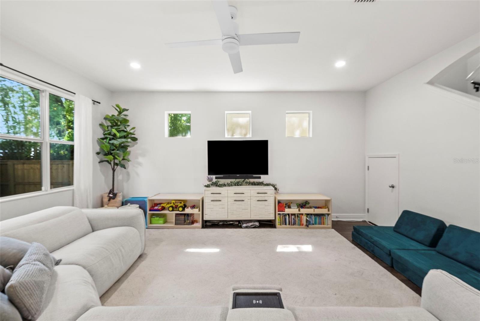 Image 18 of 55 For 3401 Oakellar Avenue