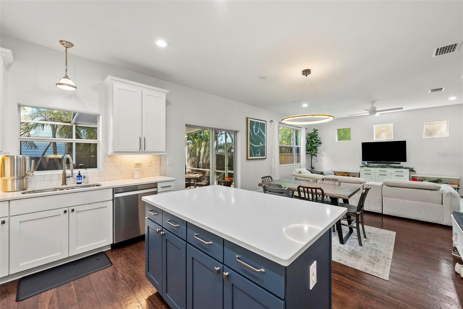 Image 26 of 55 For 3401 Oakellar Avenue