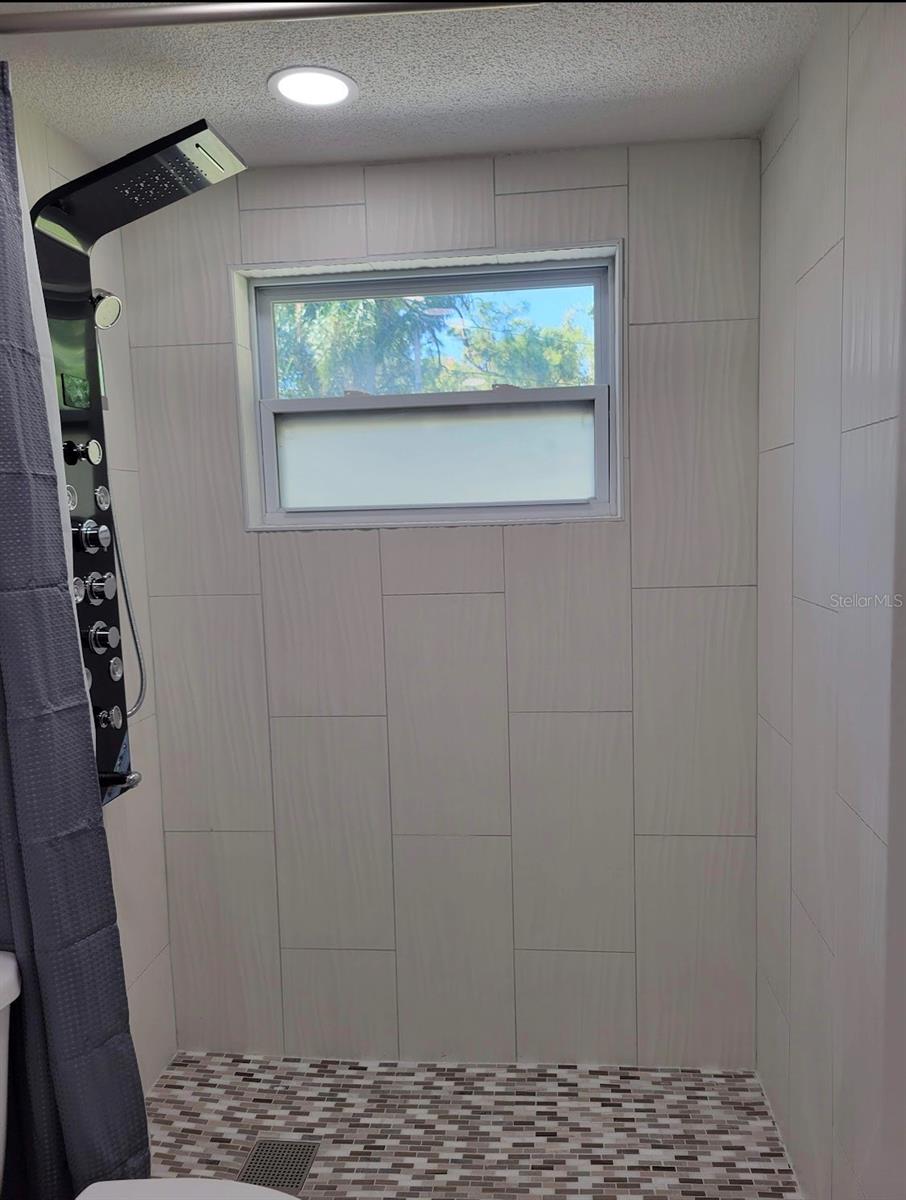 Image 5 of 8 For 13496 Rena Drive