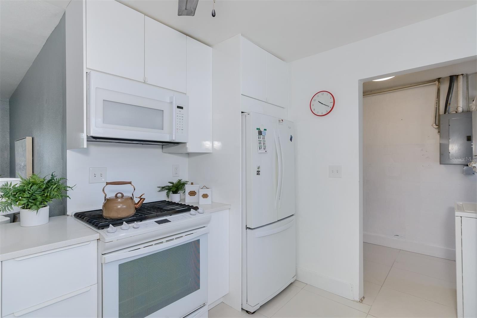 Listing photo id 8 for 1435 77th Avenue N