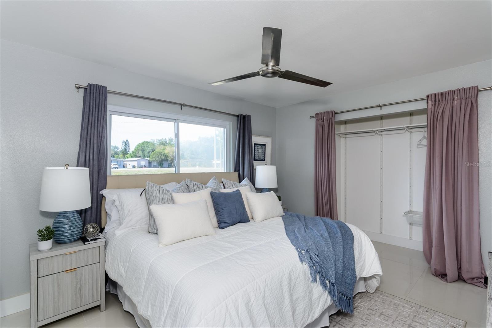 Listing photo id 12 for 1435 77th Avenue N