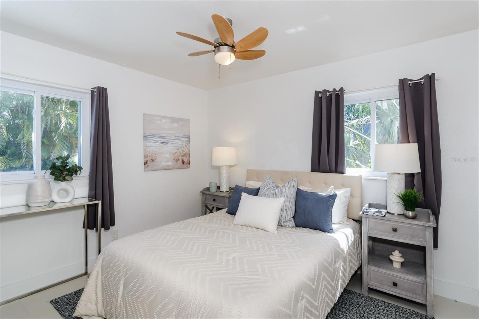 Listing photo id 15 for 1435 77th Avenue N