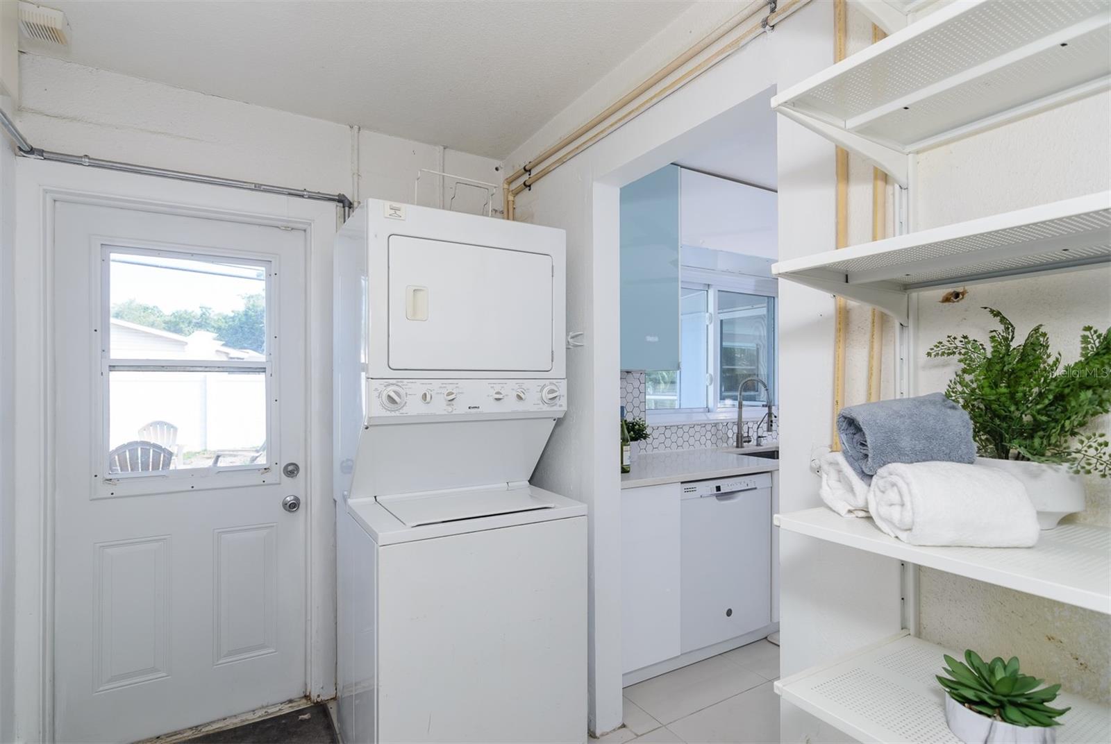 Listing photo id 18 for 1435 77th Avenue N