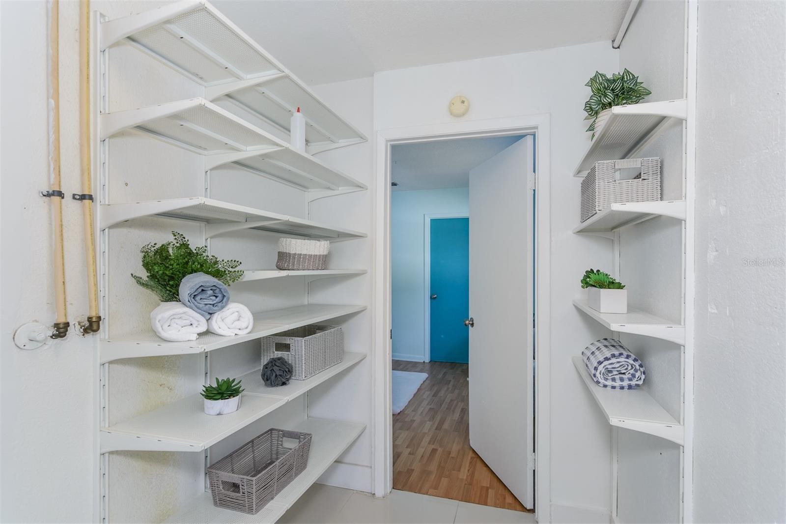 Listing photo id 19 for 1435 77th Avenue N