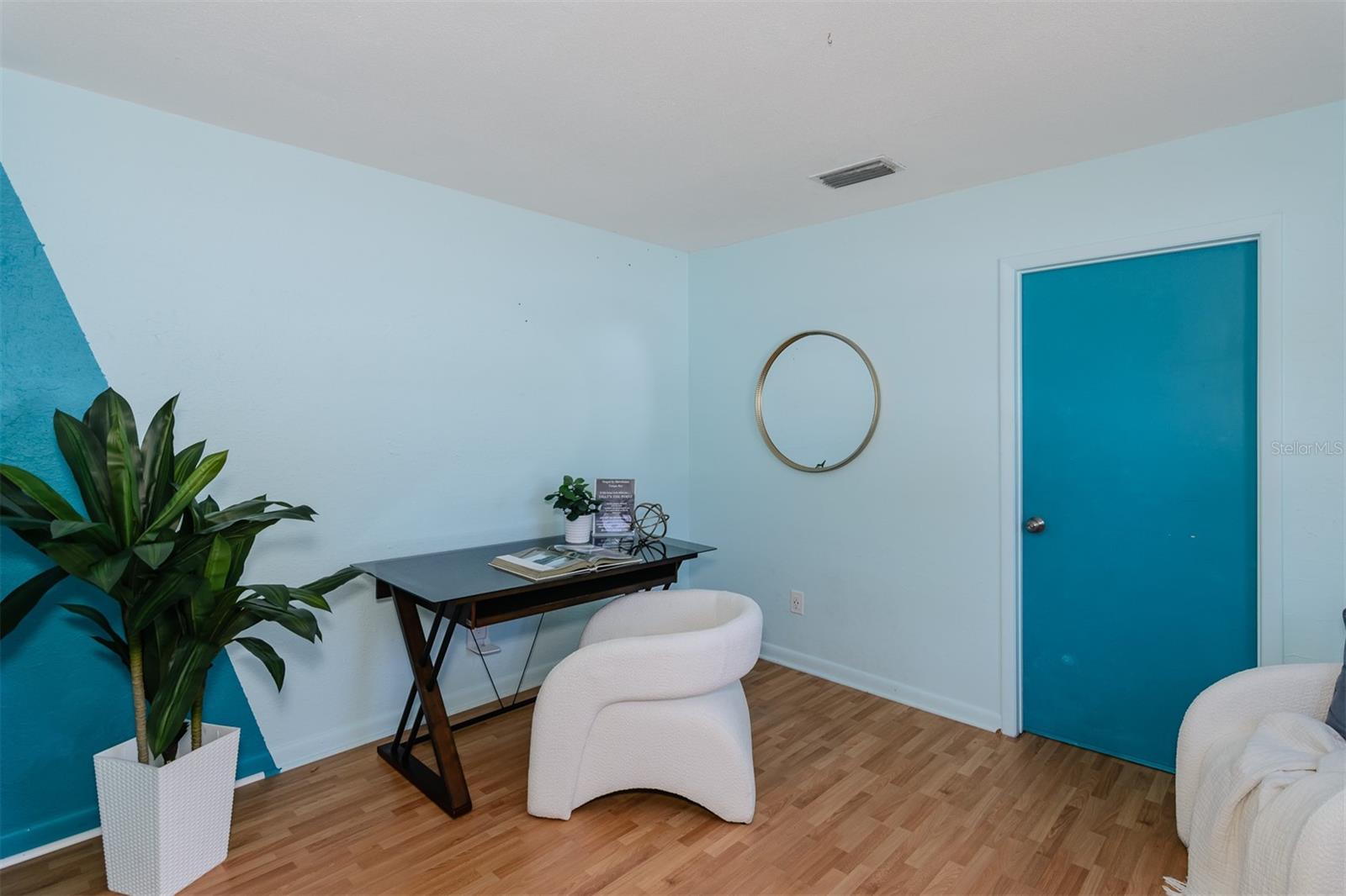 Listing photo id 20 for 1435 77th Avenue N