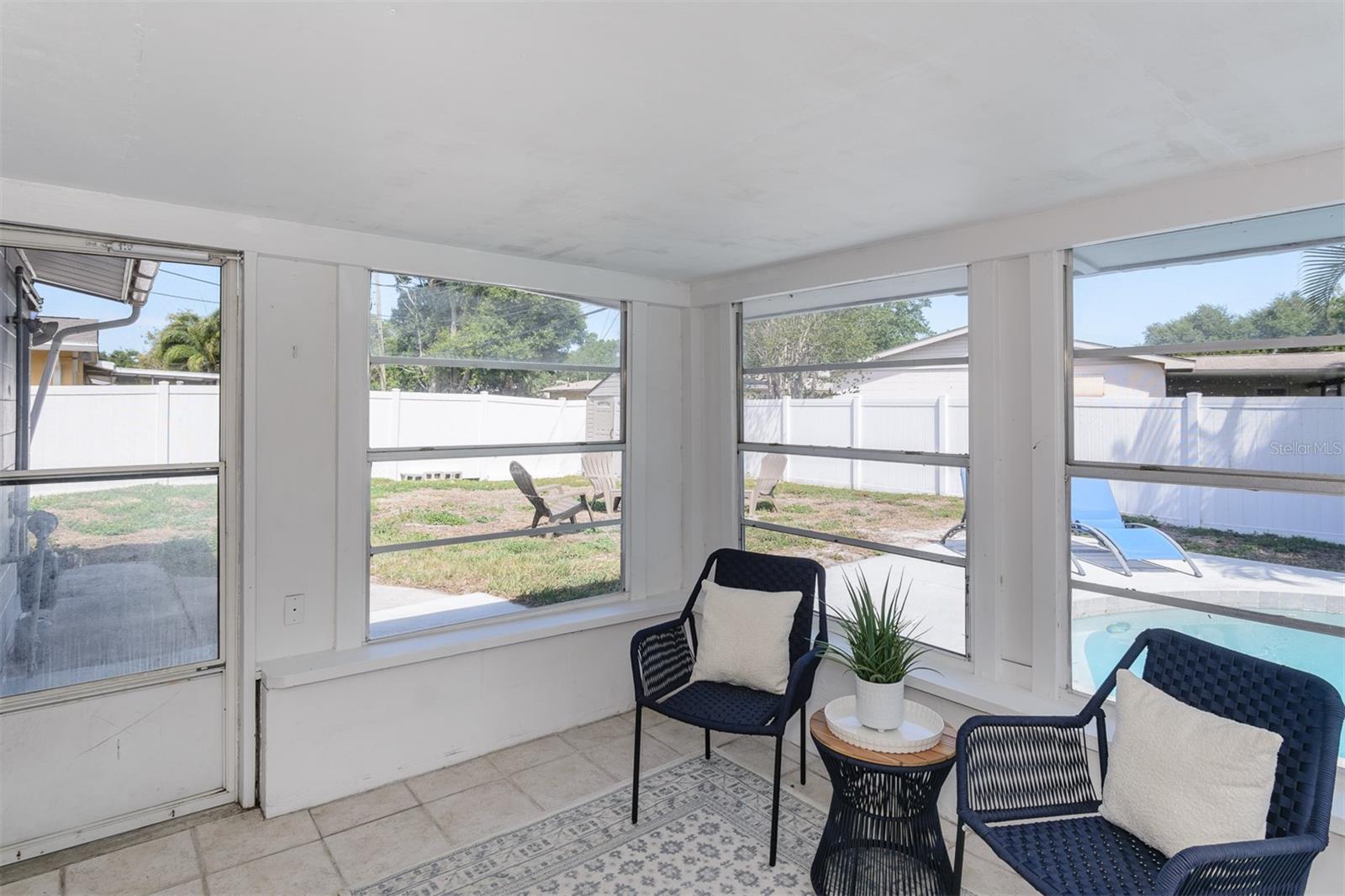 Listing photo id 23 for 1435 77th Avenue N