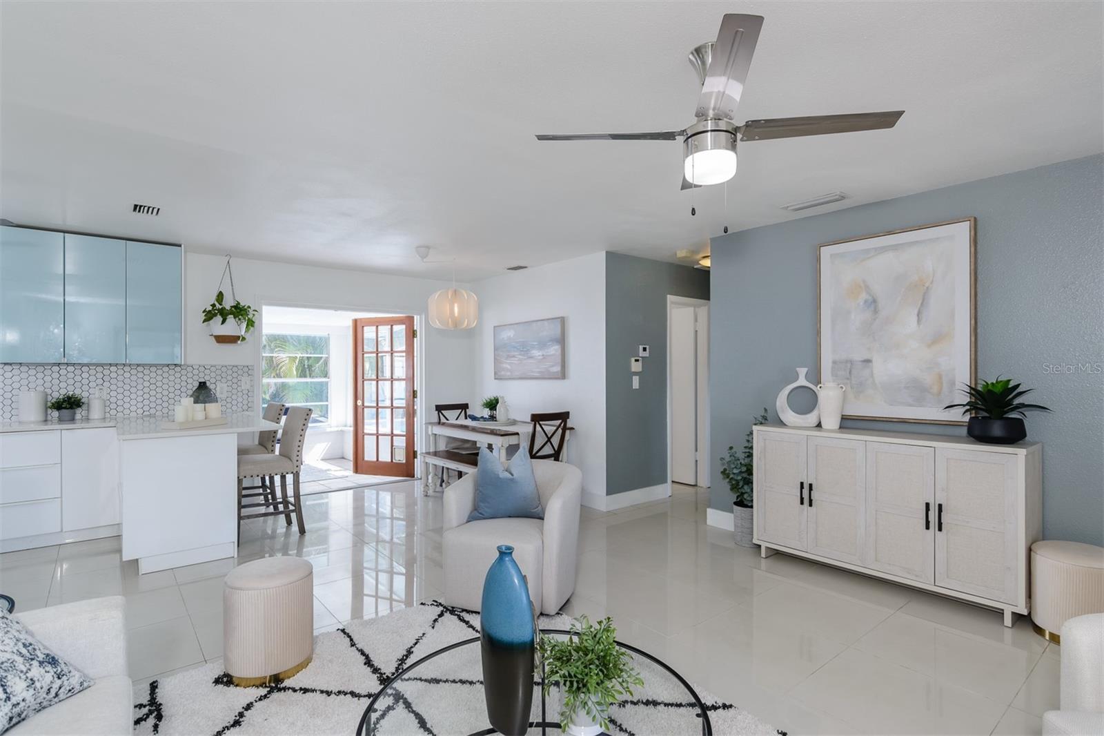 Listing photo id 1 for 1435 77th Avenue N