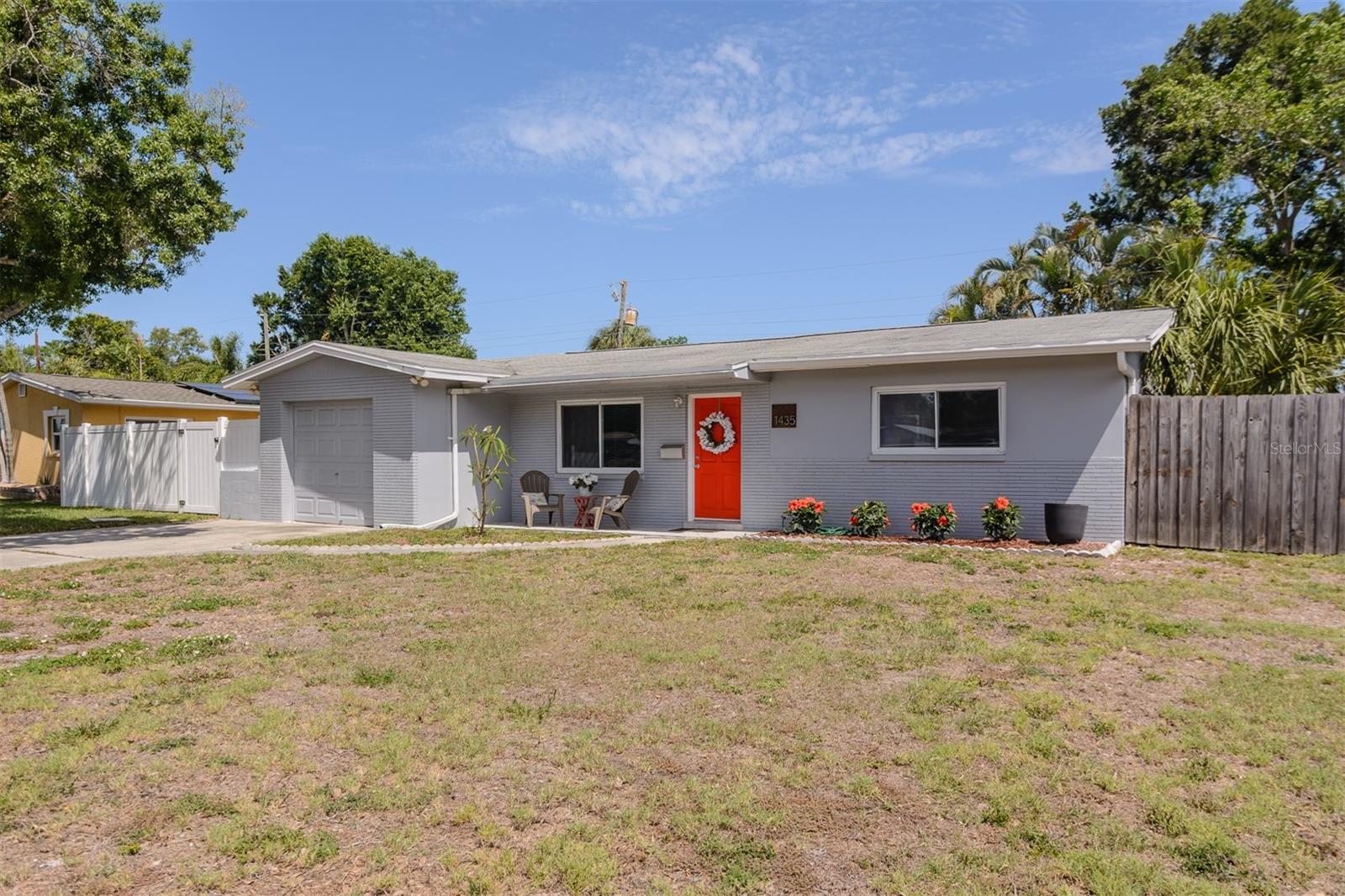 Listing photo id 31 for 1435 77th Avenue N