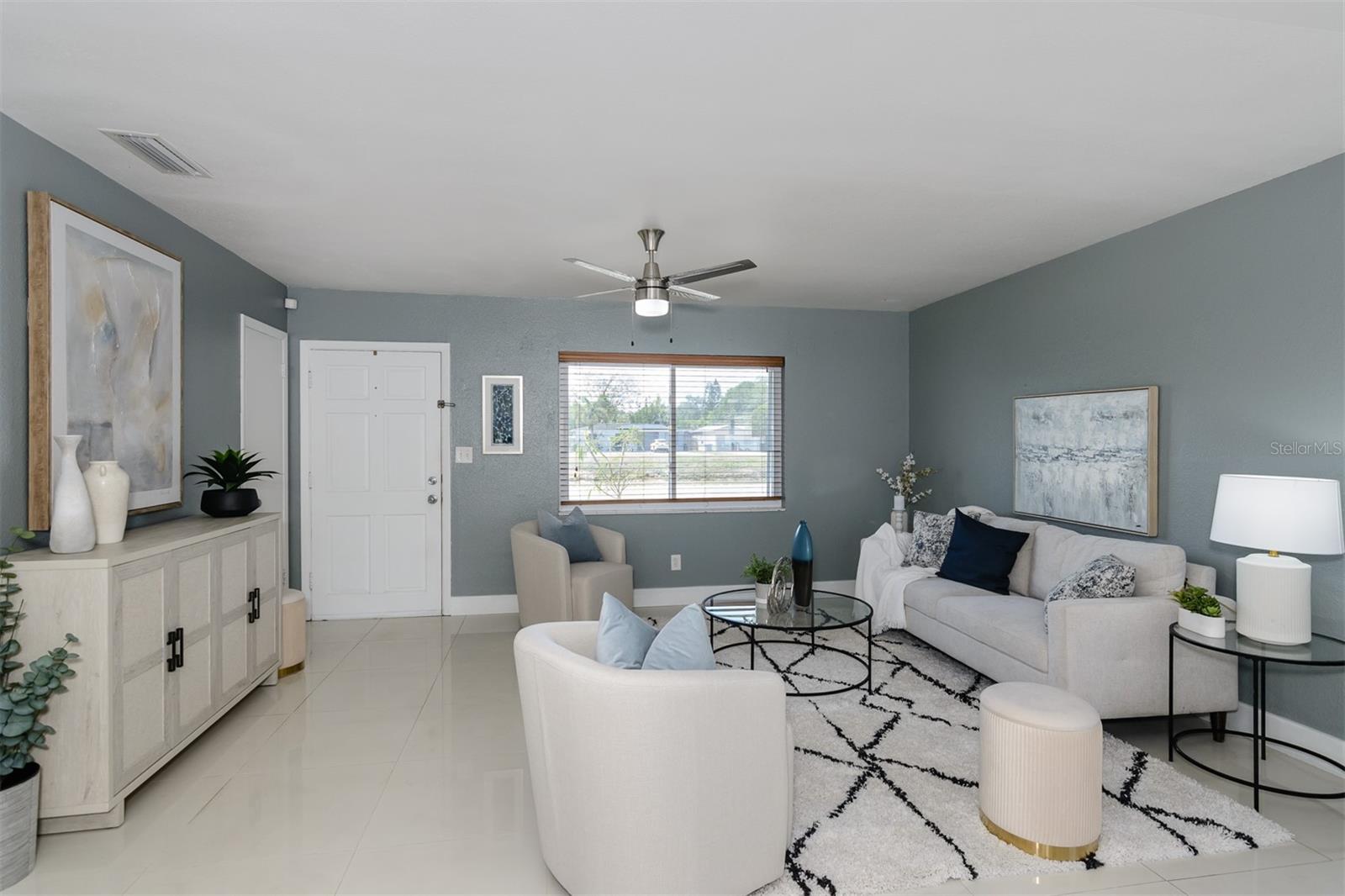 Listing photo id 3 for 1435 77th Avenue N