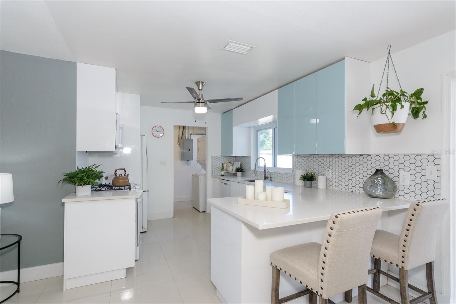 Listing photo id 6 for 1435 77th Avenue N