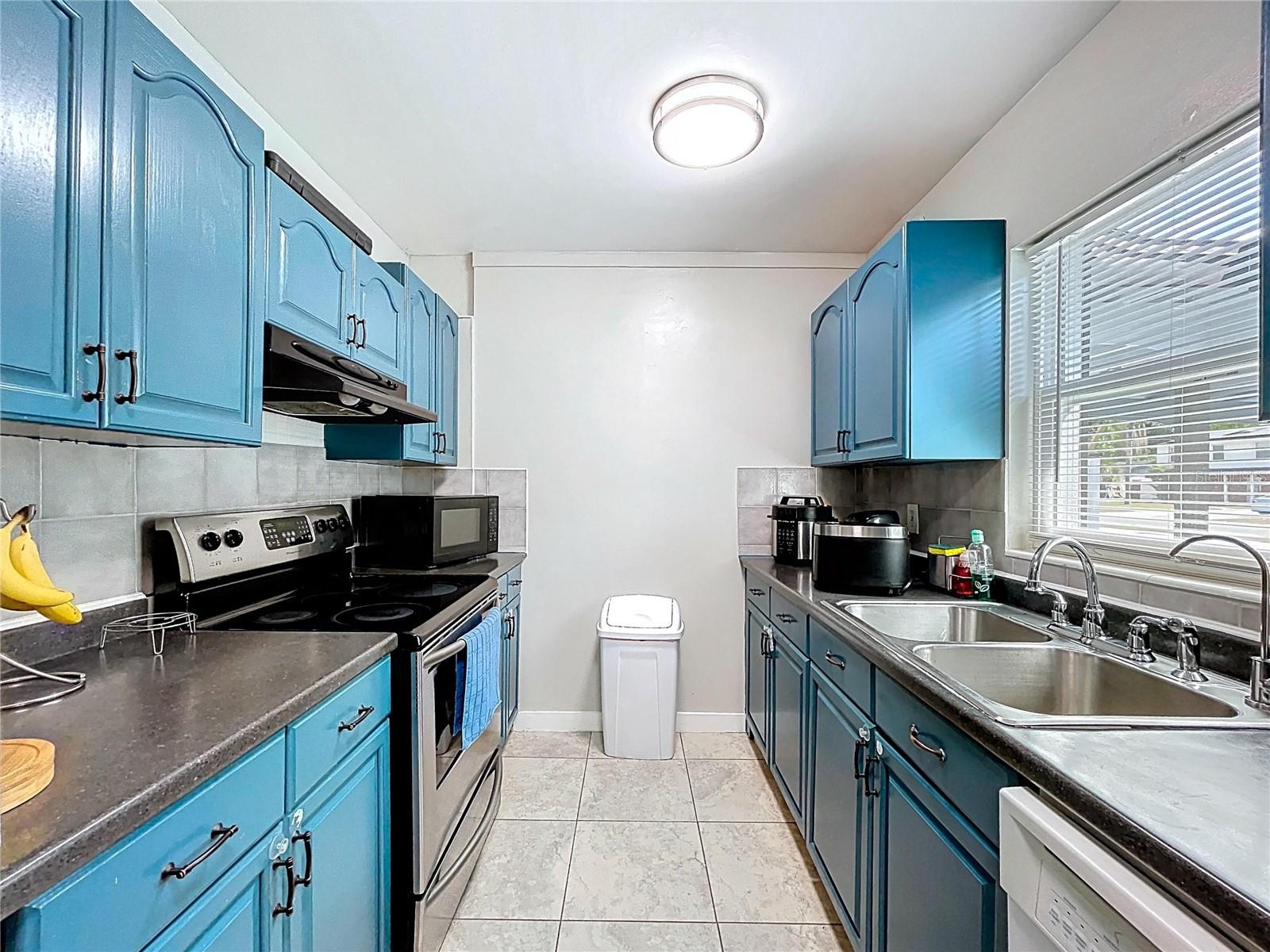 Image 10 of 43 For 6408 Town N Country Boulevard