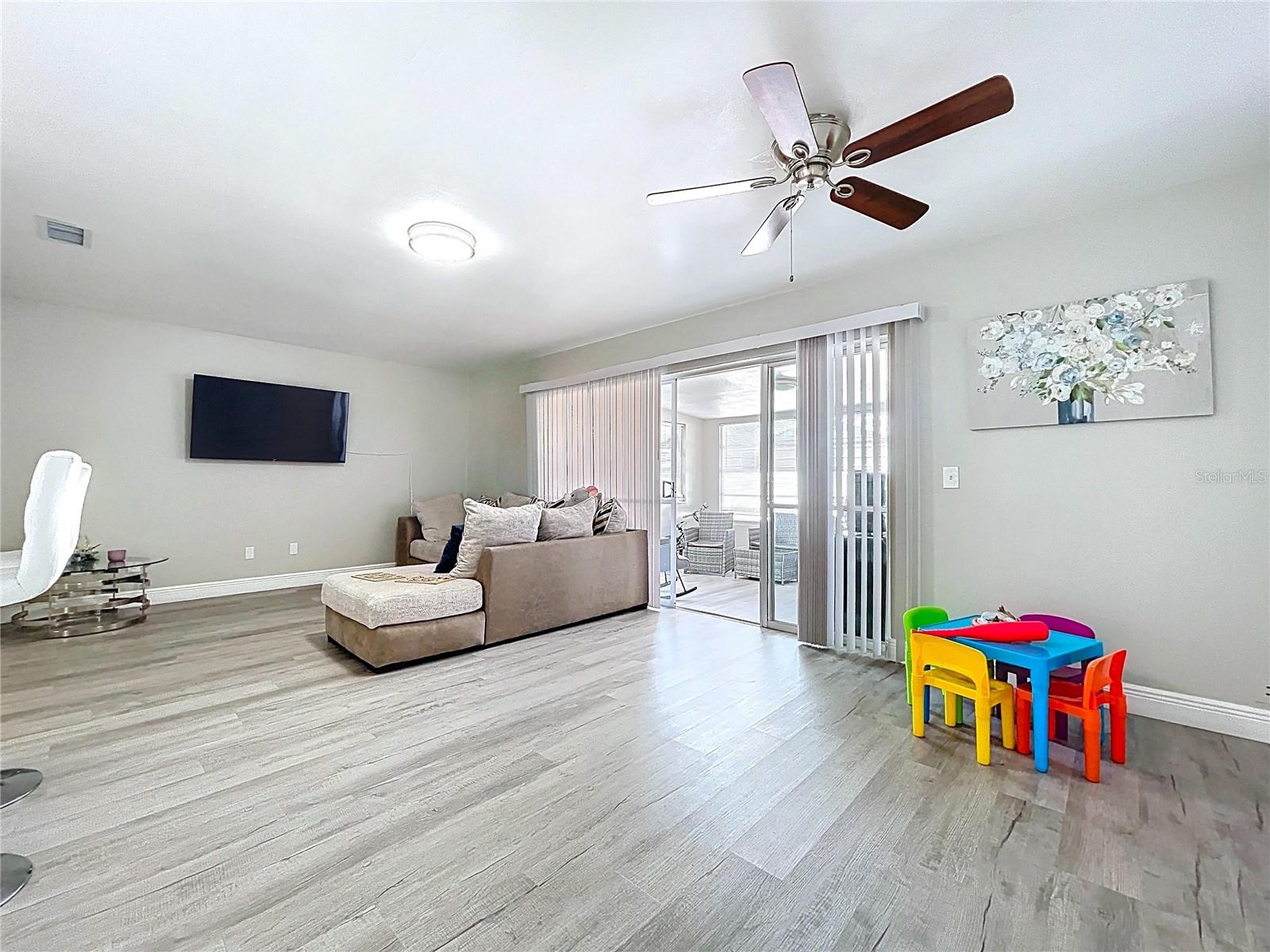 Image 16 of 43 For 6408 Town N Country Boulevard