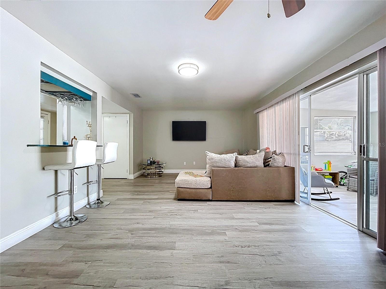 Image 18 of 43 For 6408 Town N Country Boulevard