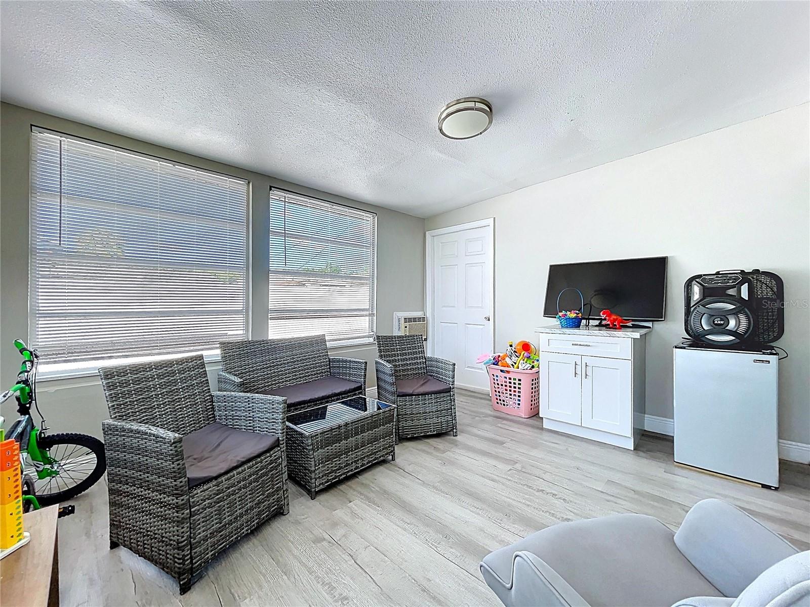 Image 22 of 43 For 6408 Town N Country Boulevard