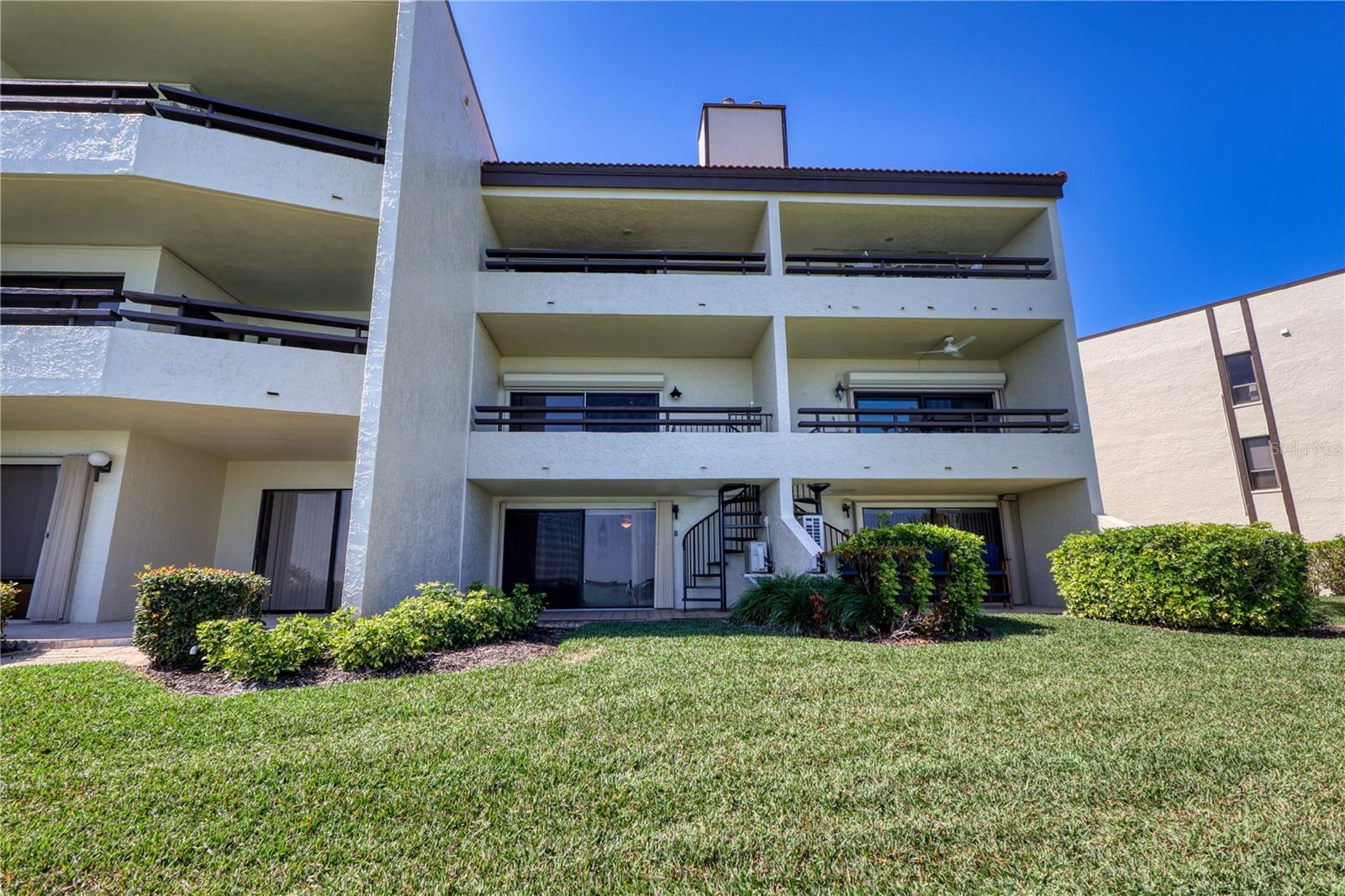 Image 14 of 54 For 131 1st Street E 102