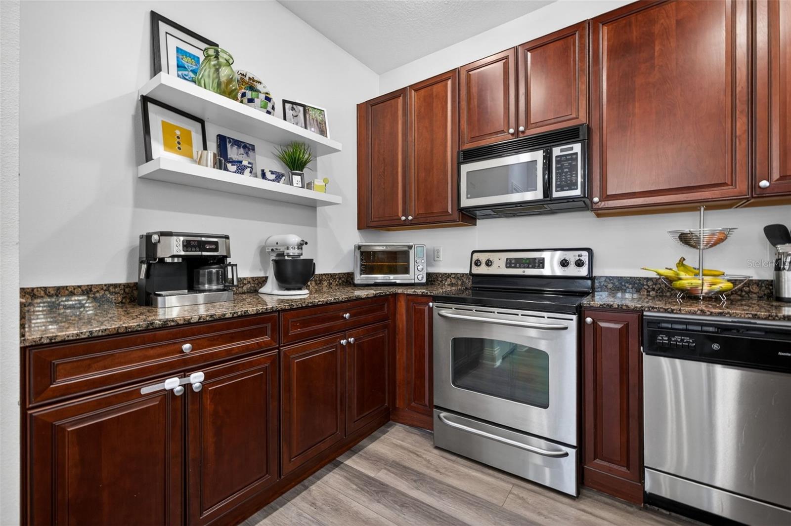 Image 10 of 33 For 204 Rock Garden Place 1