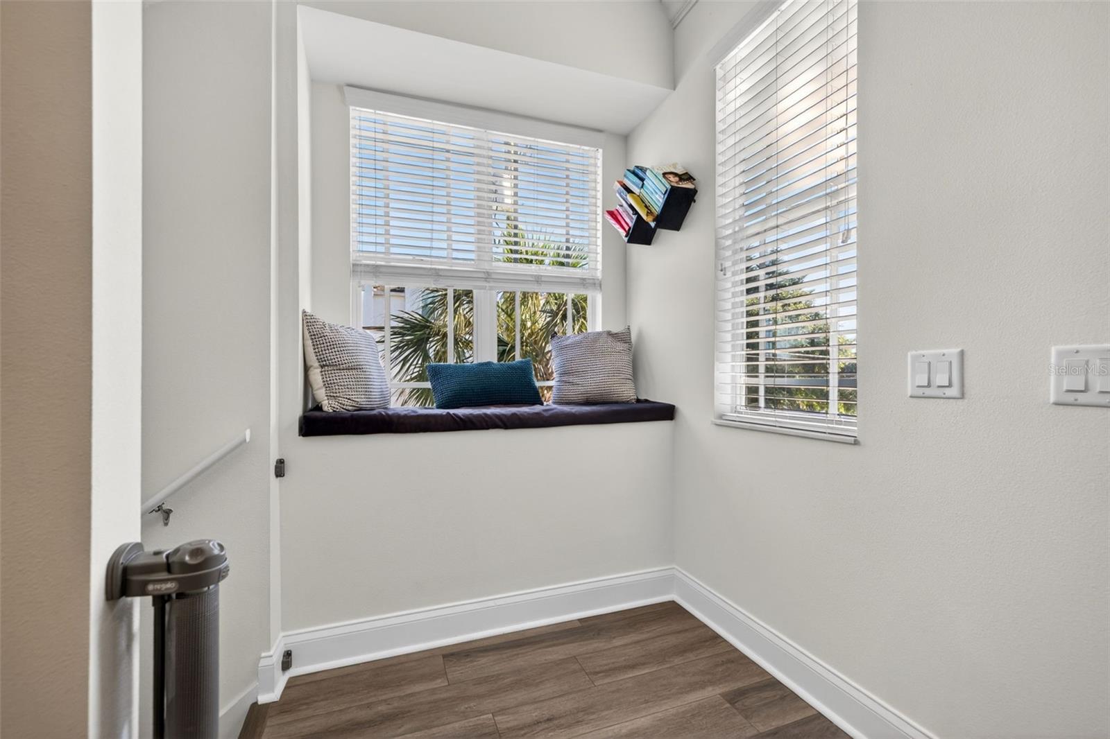 Image 19 of 33 For 204 Rock Garden Place 1