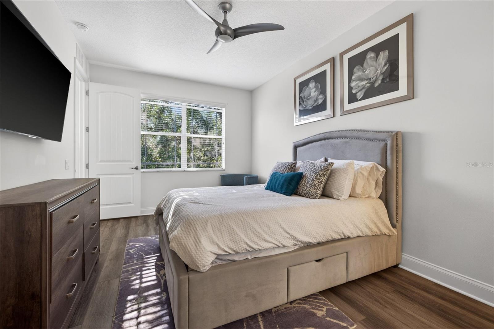 Image 24 of 33 For 204 Rock Garden Place 1