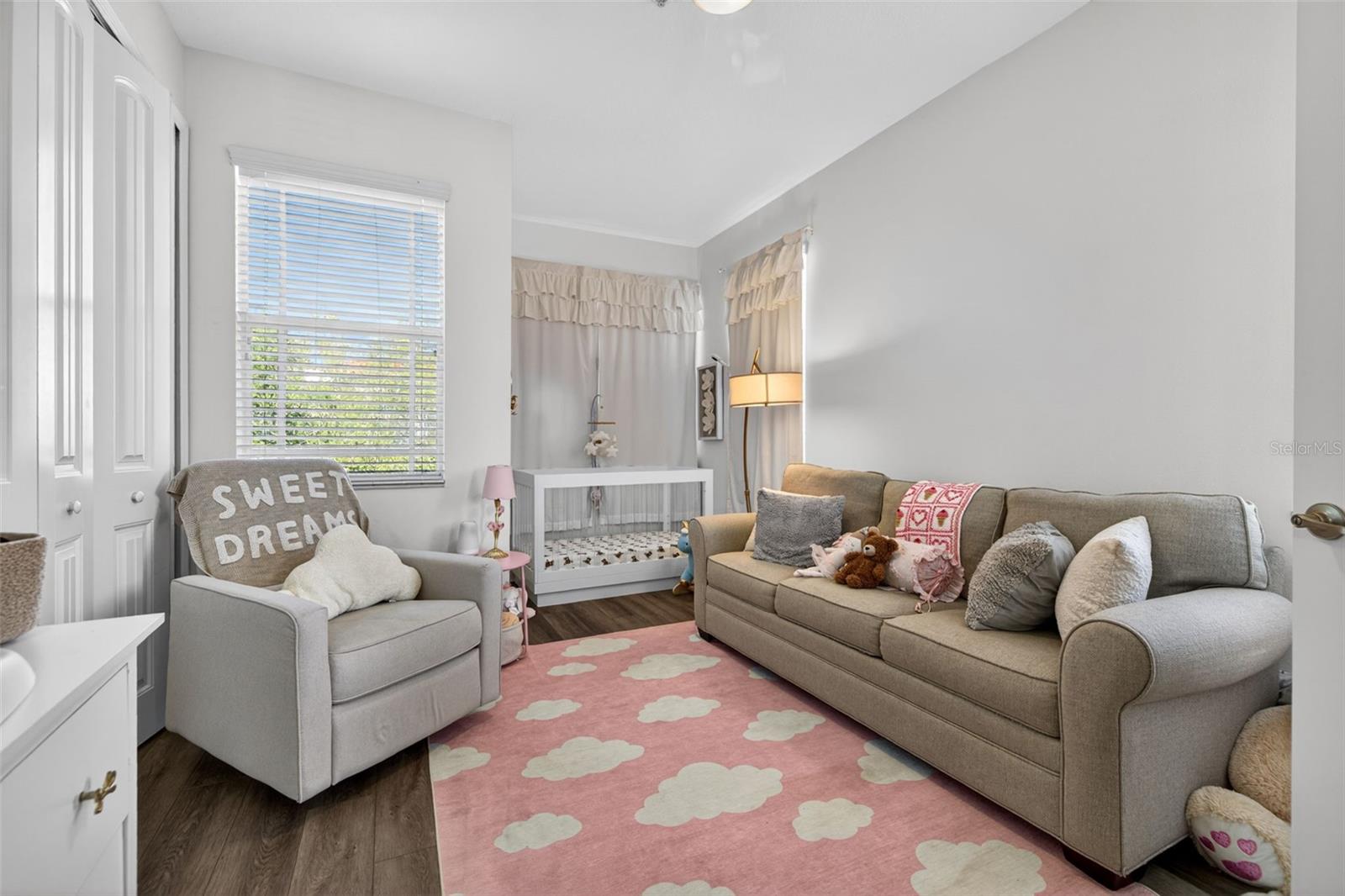 Image 28 of 33 For 204 Rock Garden Place 1