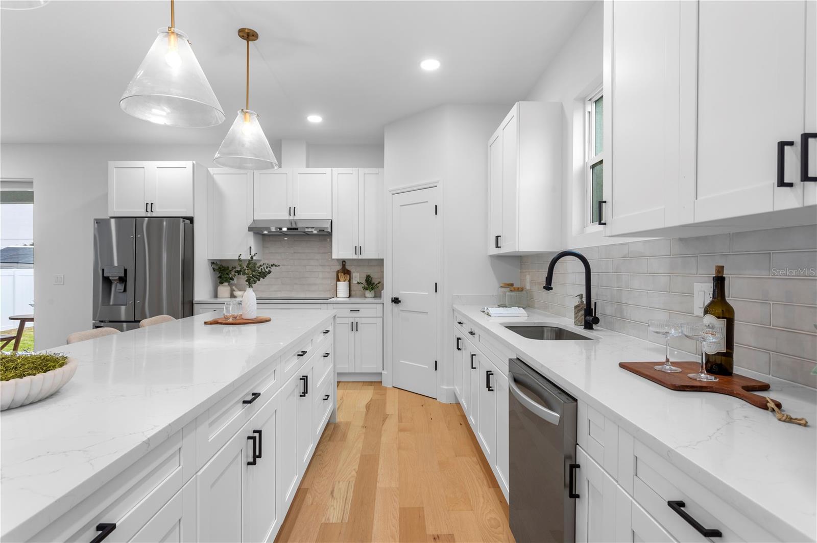 Image 10 of 48 For 6830 De Soto Street