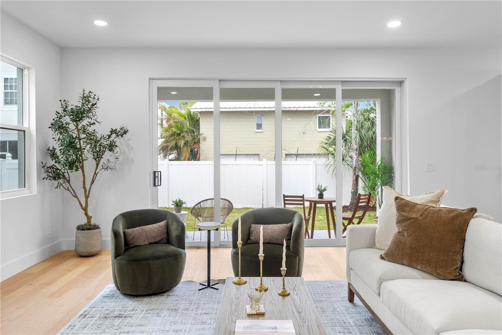 Image 15 of 48 For 6830 De Soto Street