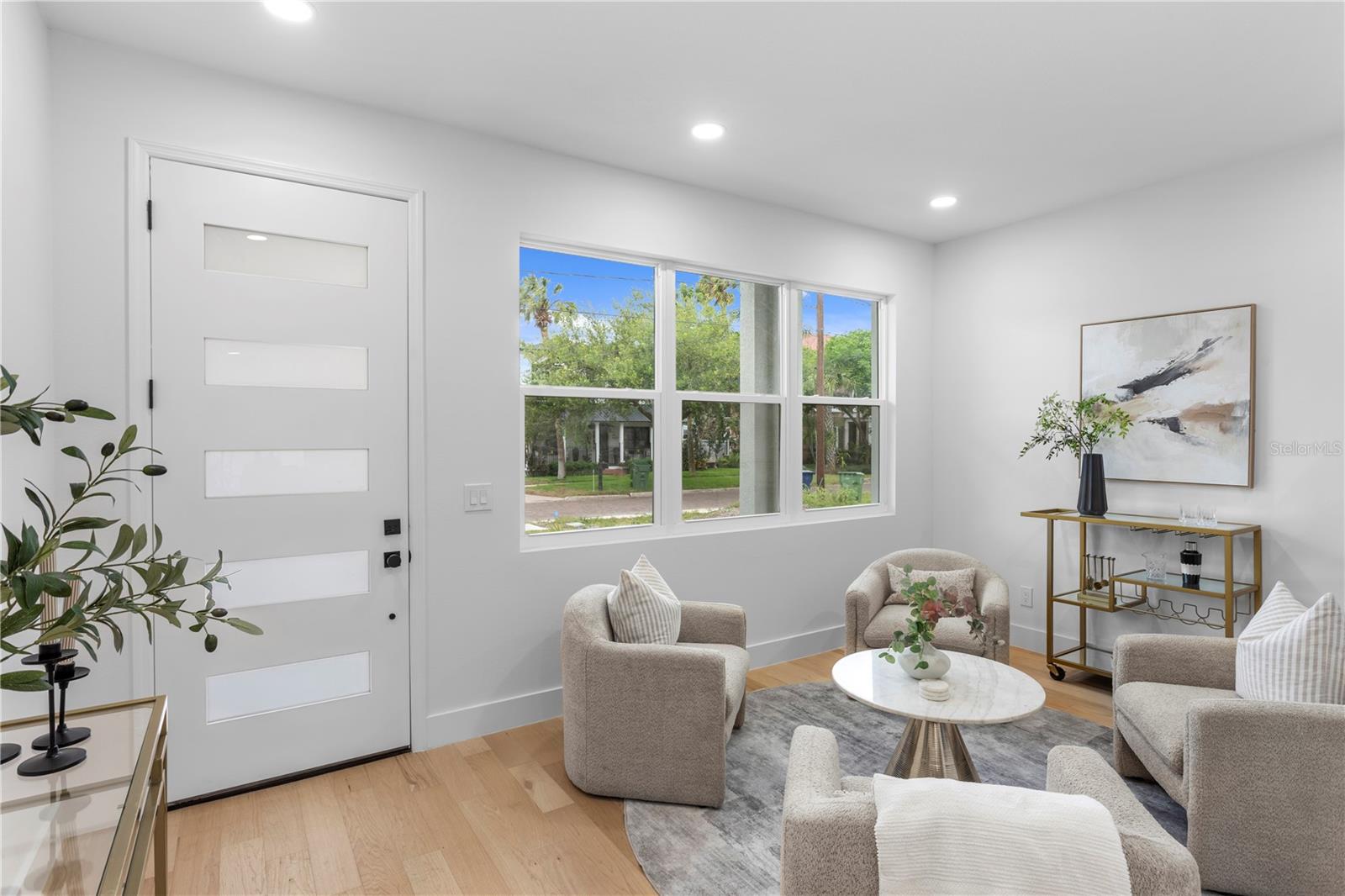 Image 4 of 48 For 6830 De Soto Street