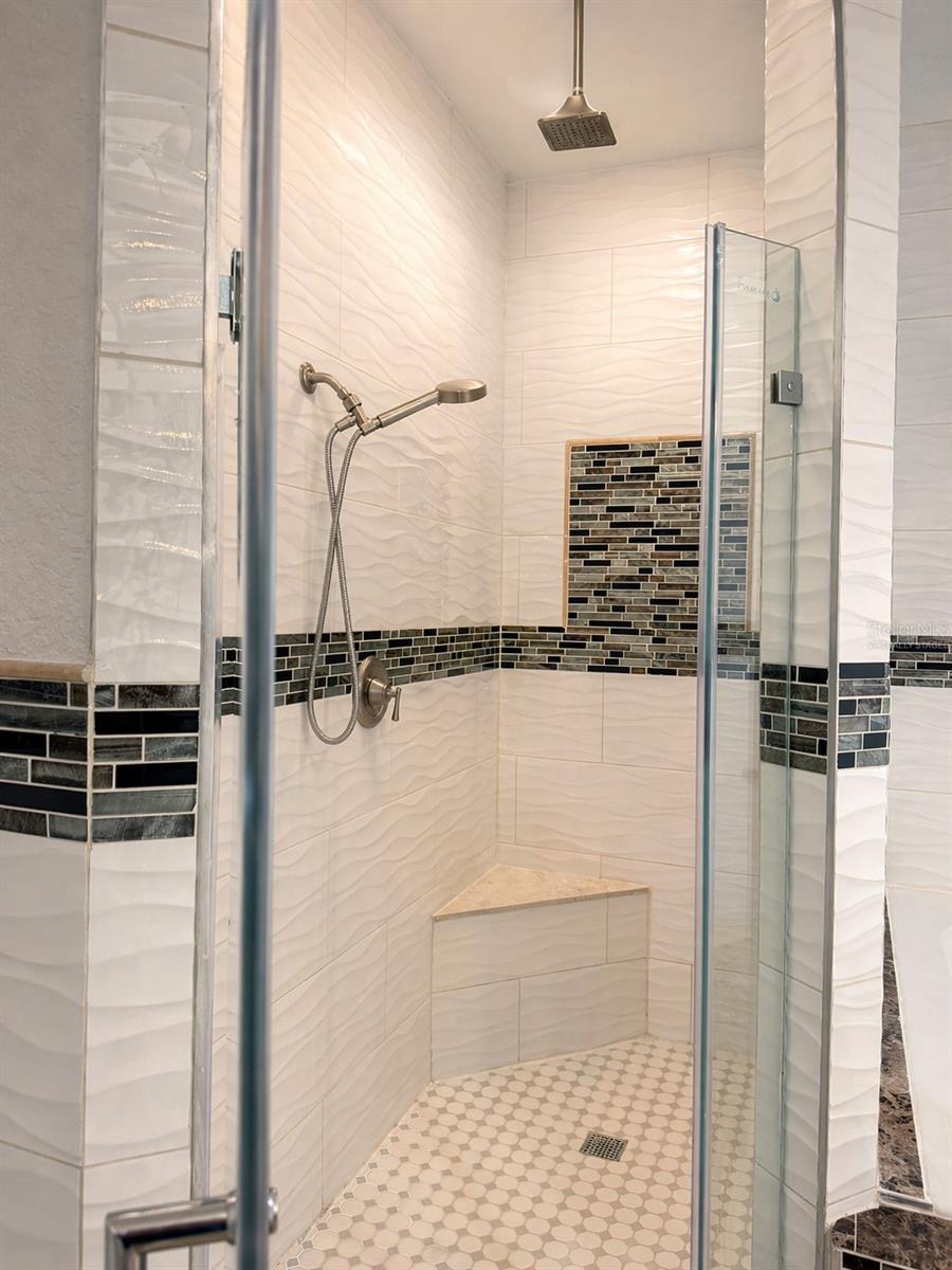 Image 19 of 34 For 5550 64th Avenue N